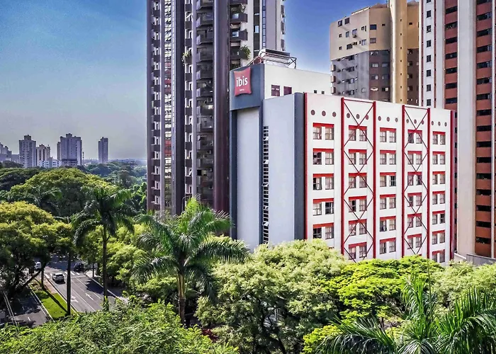 Ibis MaringaHotel Em